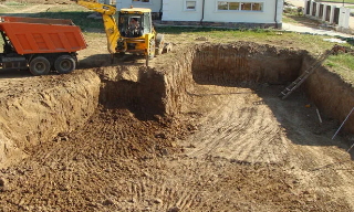 Рытье котлованов под фундамент в Спасске-Дальнем – цена от 2569 руб. за м3 | 2Землекопа-Спс