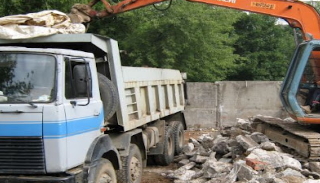 Вывоз строительного мусора с участка в Спасске-Дальнем недорого от 1541 руб. | 2Землекопа-Спс
